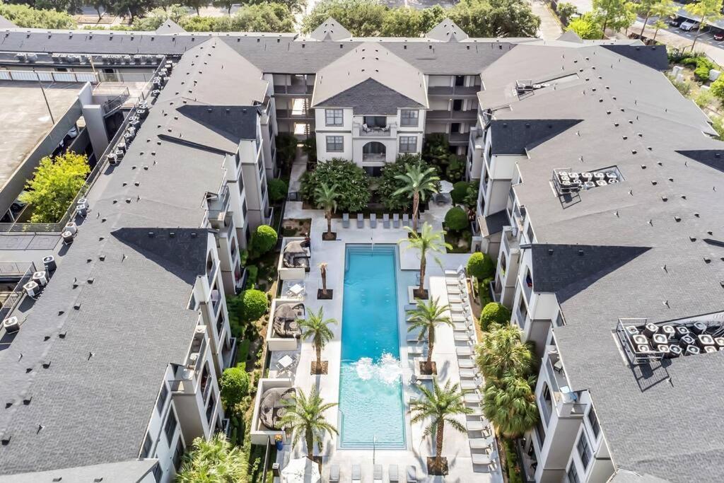 Апартаменты Chic Retreat-Walk To Nrg-Pool Хьюстон Экстерьер фото